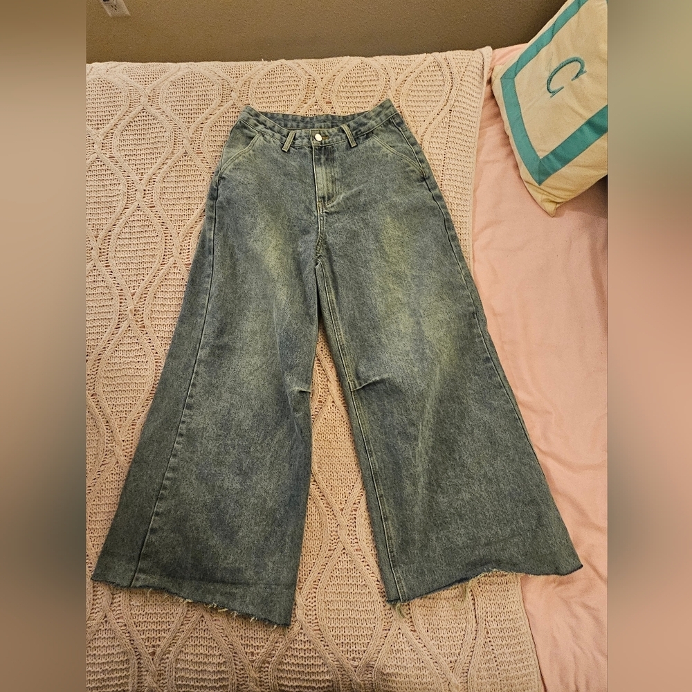 Wide-Leg‎ Blue Jeans